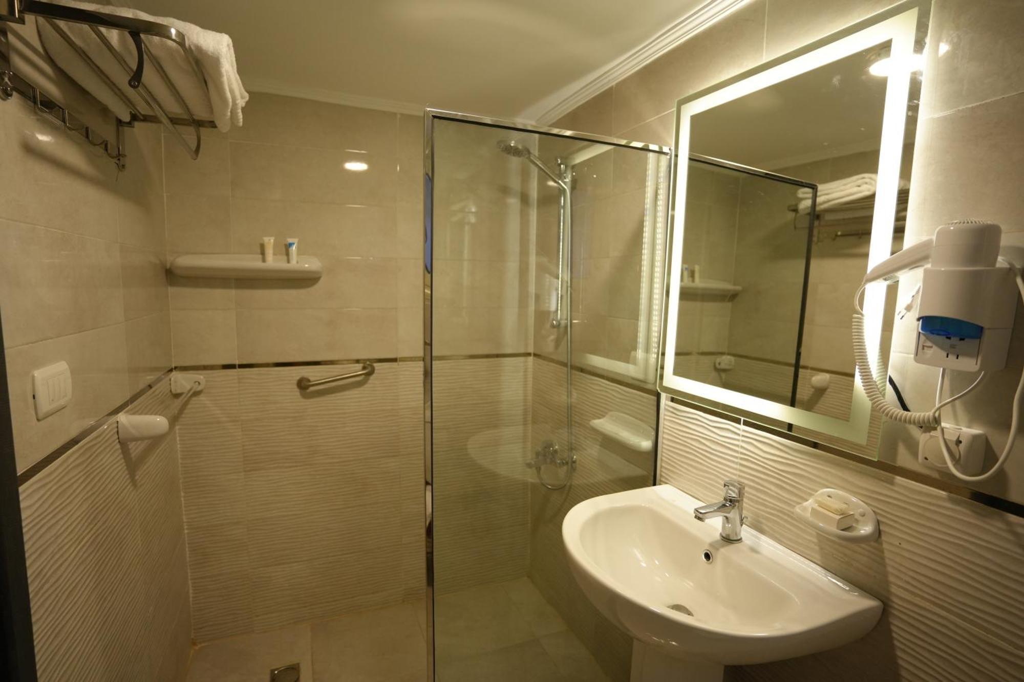 Mar Charbel Hotel Kairo Eksteriør bilde